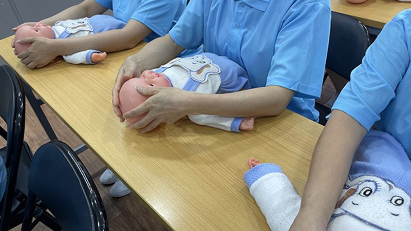 以下是一些在上海具有良好口碑的母婴服务公司，供您参考：